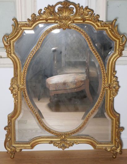 Miroir à parecloses à contours mouvementés...
