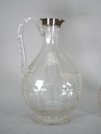 Reunion of a cut-crystal carafe, the swollen...