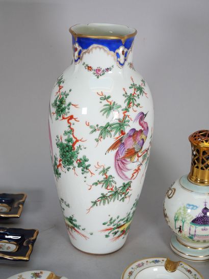 Mismatched porcelain set including:
- Manufacture...