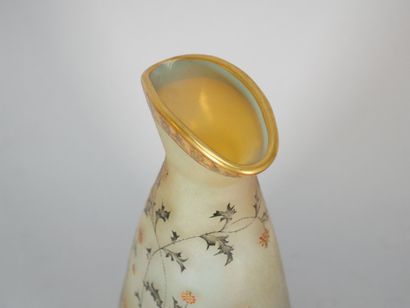 DAUM - NANCY
Flattened, shouldered conical...