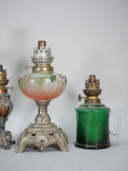 Réunion de 6 lampes à pétrole. Diversité...