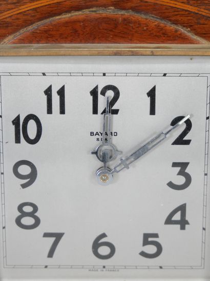 BAYARD
Pendule borne de forme demi-lune en...