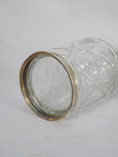 Reunion of 4 glass pieces, decorated with...