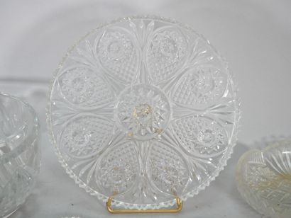 Set of glass pieces including: 
- Cut-crystal...
