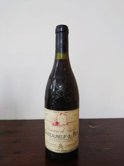 5 bouteilles: 
2 bouteilles MOUCHERON, GEVREY-CHAMBERTIN...