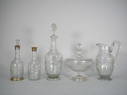 Reunion of 4 glass pieces, decorated with...