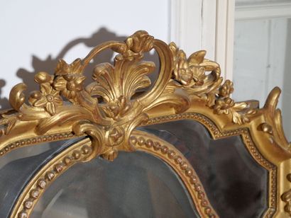 Miroir à parecloses à contours mouvementés...