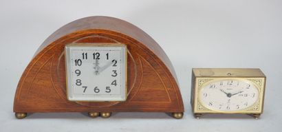 BAYARD
Pendule borne de forme demi-lune en...