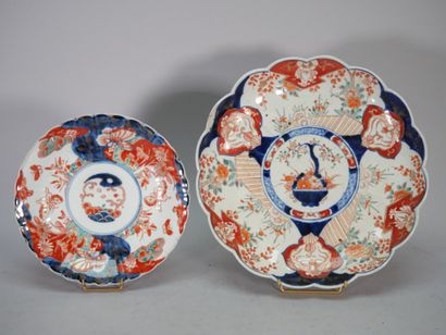 JAPAN
Large circular dish with moving contours...