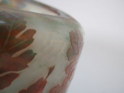 DAUM - NANCY
Bowl with circular body and...