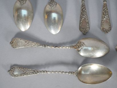 Suite of 12 Art Nouveau silver teaspoons,...