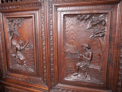 Armoire bretonne en bois naturel mouluré...