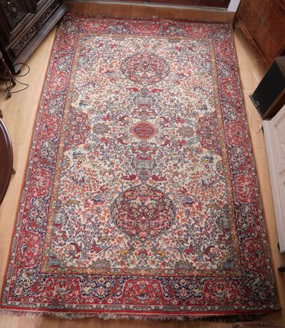 Tapis mécanique en laine de style oriental,...