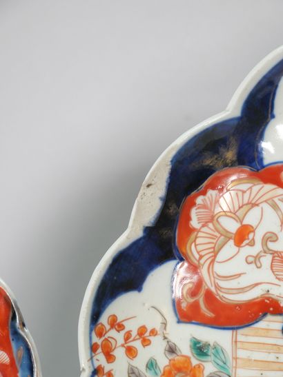 JAPAN
Large circular dish with moving contours...