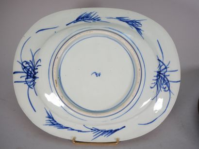 CHINA
Enameled porcelain dish decorated in...
