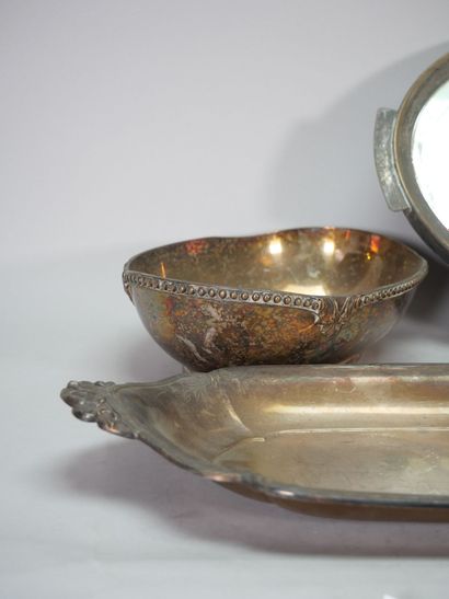 Reunion of silver-plated shaped pieces including...