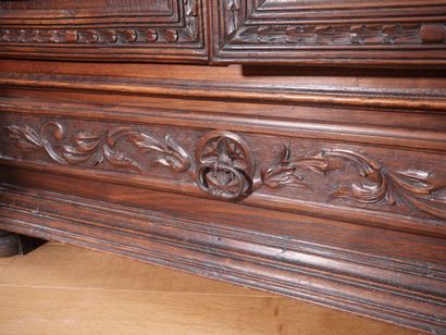 Armoire bretonne en bois naturel mouluré...