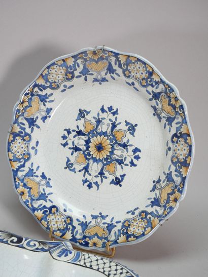 ROUEN
Set of 3 polychrome enameled earthenware...