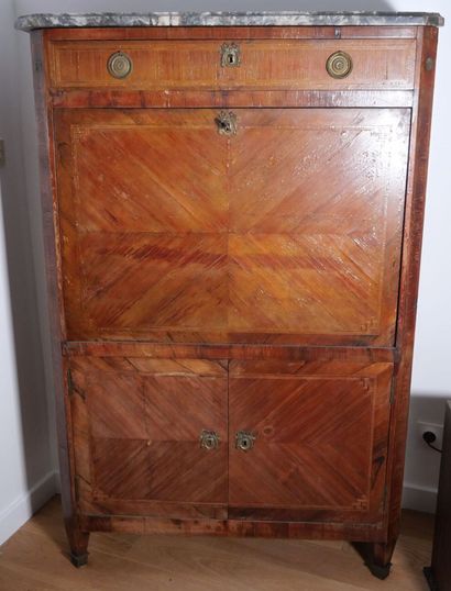 Secrétaire à abattant en placage de bois...
