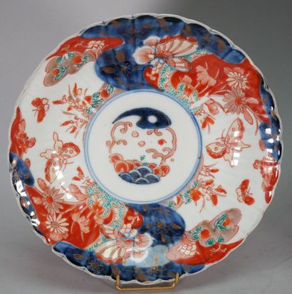 JAPAN
Large circular dish with moving contours...