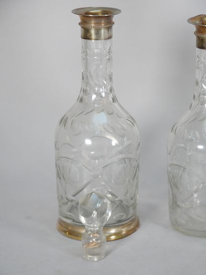 Reunion of 4 glass pieces, decorated with...