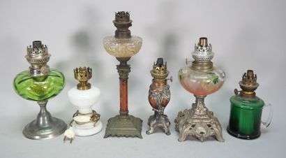Réunion de 6 lampes à pétrole. Diversité...