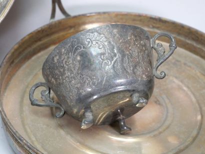 Reunion of silver-plated shaped pieces including...
