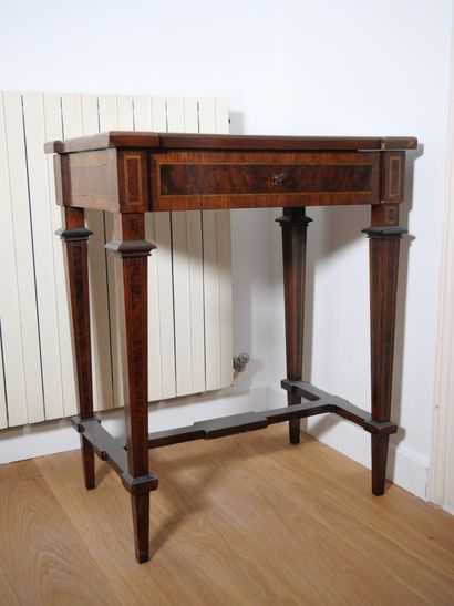 Table travailleuse en bois de placage et...