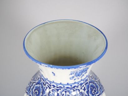 DELFT
Earthenware baluster vase with ribbed...
