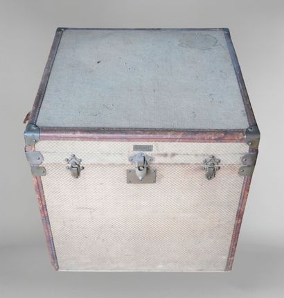 J.PENET, 52 rue Lafayette, Paris
Malle de...