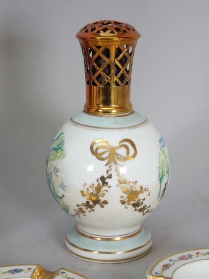 Mismatched porcelain set including:
- Manufacture...