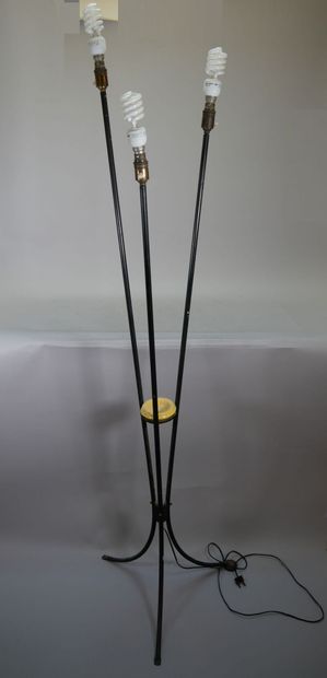 Lampadaire tripode en métal laqué noir à...