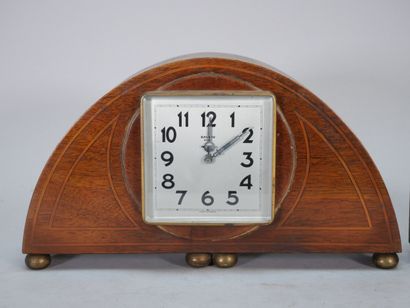 BAYARD
Pendule borne de forme demi-lune en...