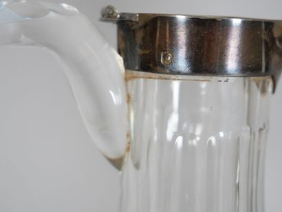 Reunion of a cut-crystal carafe, the swollen...