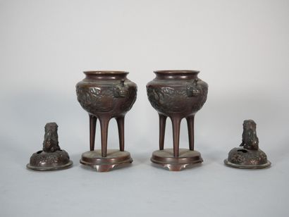 JAPAN, Meiji period (1868-1912)
Pair of tripod...