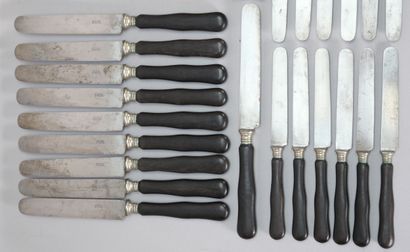 Set of mismatched knives including : 
- LUER...