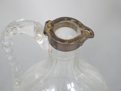 Reunion of a cut-crystal carafe, the swollen...