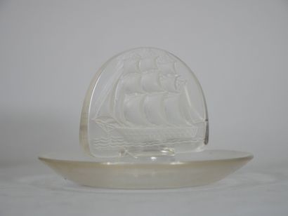 LALIQUE FRANCE
Circular crystal baguier with...