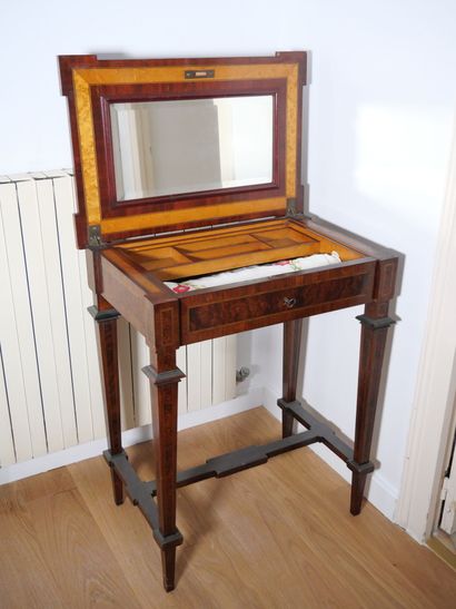 Table travailleuse en bois de placage et...