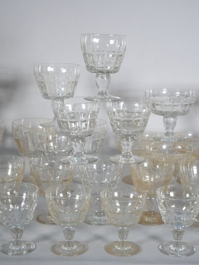 BACCARAT
Cut crystal service set, 