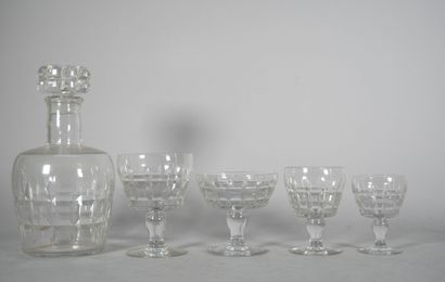 BACCARAT
Cut crystal service set, 