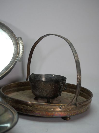 Reunion of silver-plated shaped pieces including...