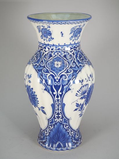 DELFT
Earthenware baluster vase with ribbed...