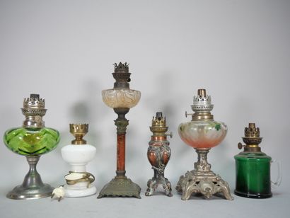 Réunion de 6 lampes à pétrole. Diversité...