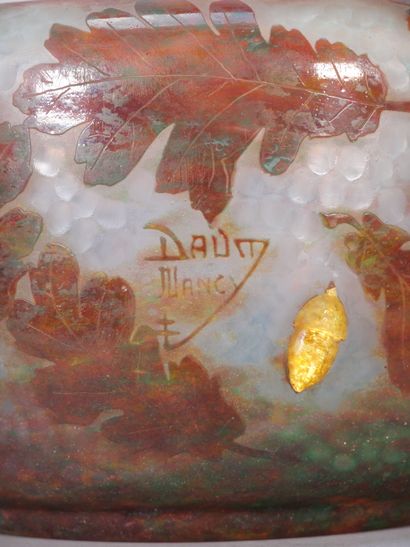 DAUM - NANCY
Bowl with circular body and...