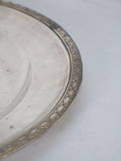 Circular dish in 950-thousandth silver with...