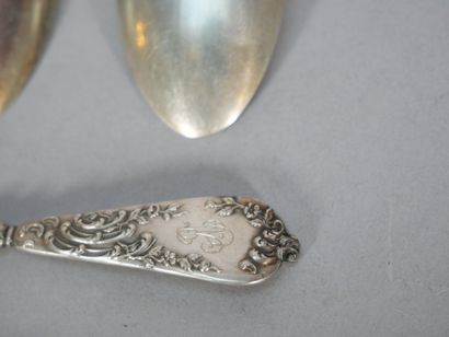 Suite of 12 Art Nouveau silver teaspoons,...