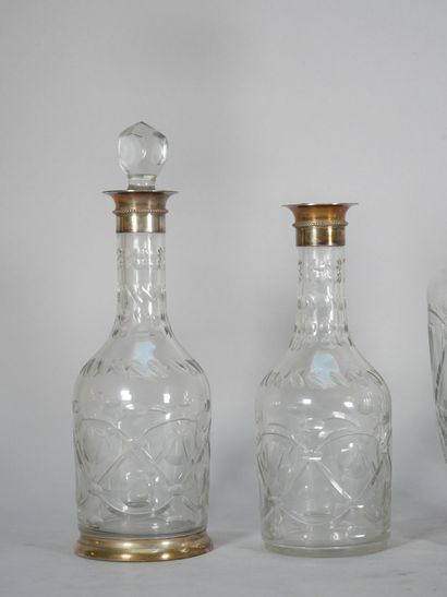 Reunion of 4 glass pieces, decorated with...