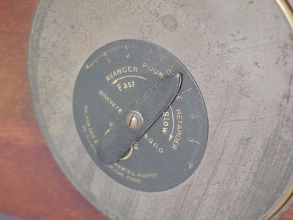 BAYARD
Pendule borne de forme demi-lune en...