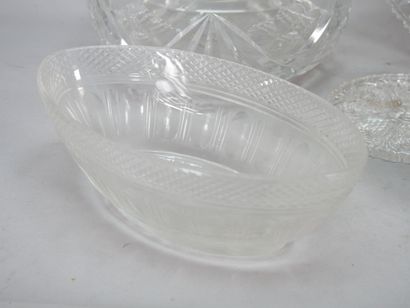 Set of glass pieces including: 
- Cut-crystal...